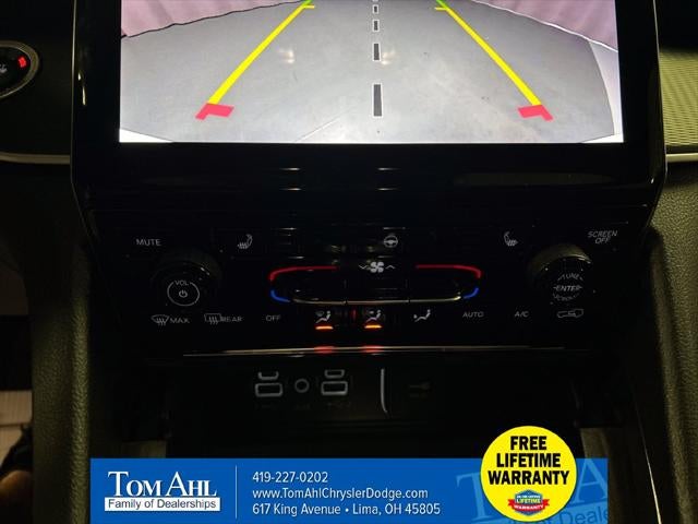 2027 Jeep Grand Cherokee GRAND CHEROKEE LAREDO X 4X4