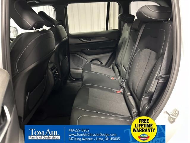 2027 Jeep Grand Cherokee GRAND CHEROKEE LAREDO 4X4
