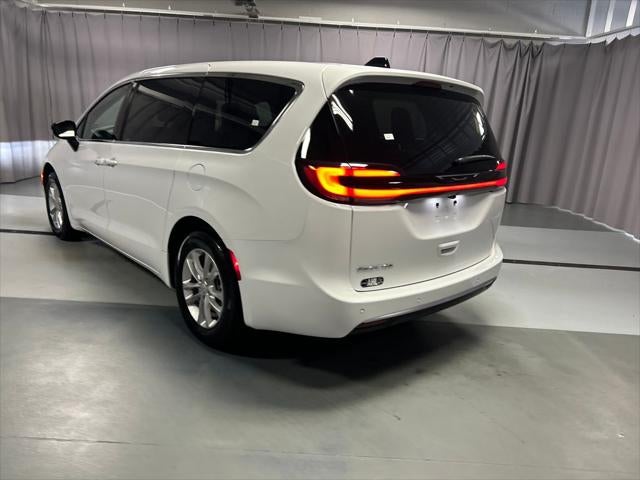 2027 Chrysler Pacifica PACIFICA SELECT