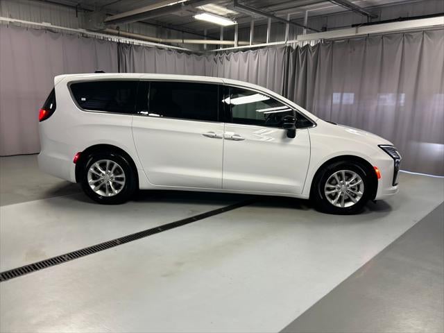 2027 Chrysler Pacifica PACIFICA SELECT