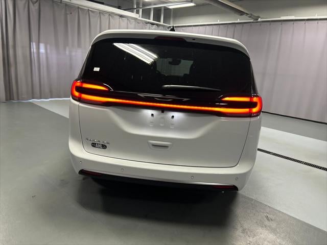 2027 Chrysler Pacifica PACIFICA SELECT