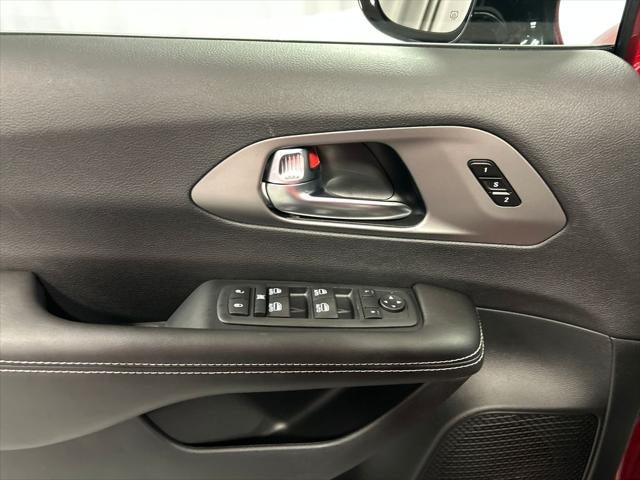 2027 Chrysler Pacifica PACIFICA SELECT