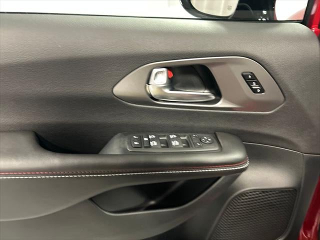 2027 Chrysler Pacifica PACIFICA SELECT