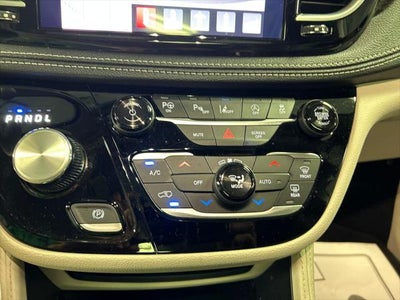 2024 Chrysler Pacifica Limited AWD