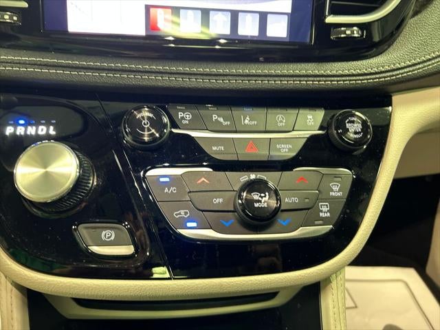 2024 Chrysler Pacifica Limited AWD