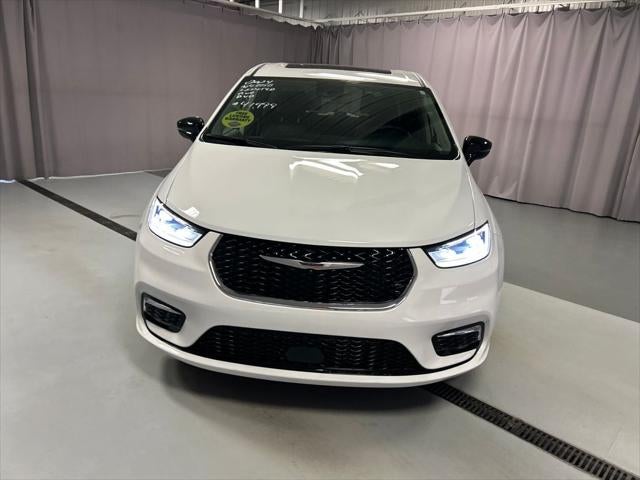 2024 Chrysler Pacifica Limited AWD