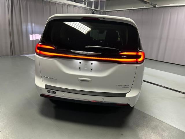 2024 Chrysler Pacifica Limited AWD