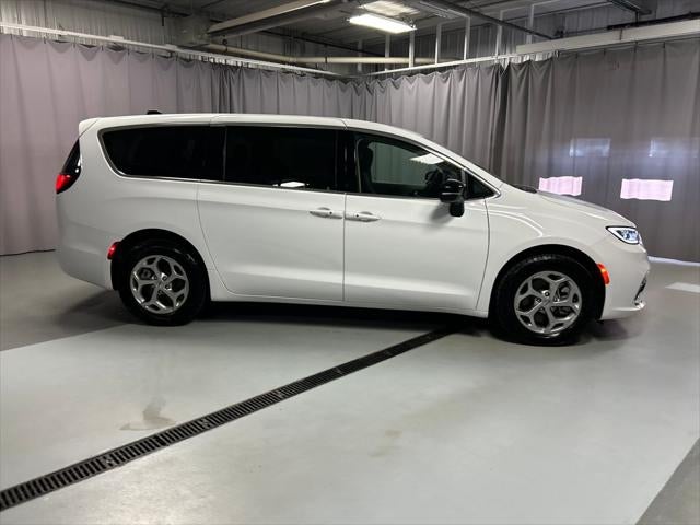 2024 Chrysler Pacifica Limited AWD