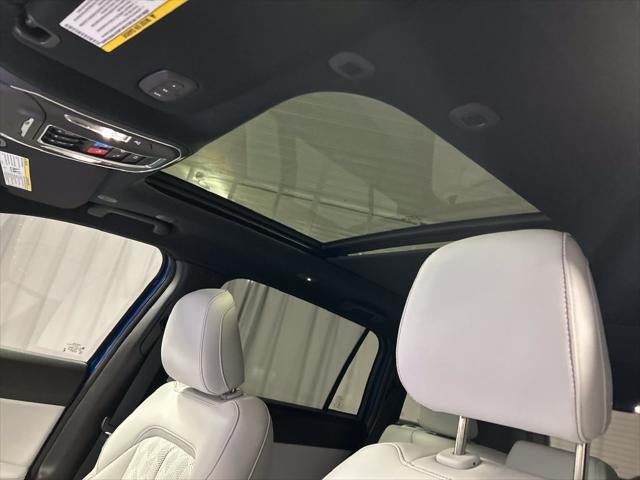 2027 Jeep Cherokee CHEROKEE OVERLAND 4X4